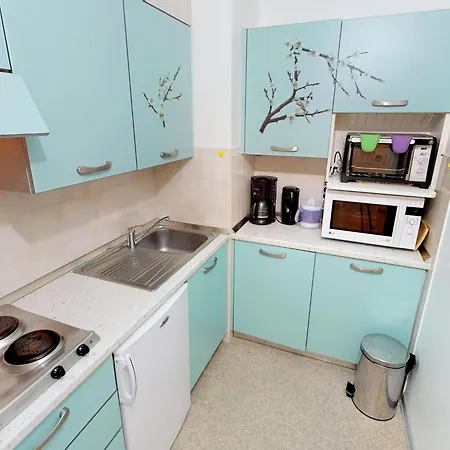Apartment 2p A Avec Piscine, Terrasse, Parking Et Proche Plages - Fr-1-196-194 *